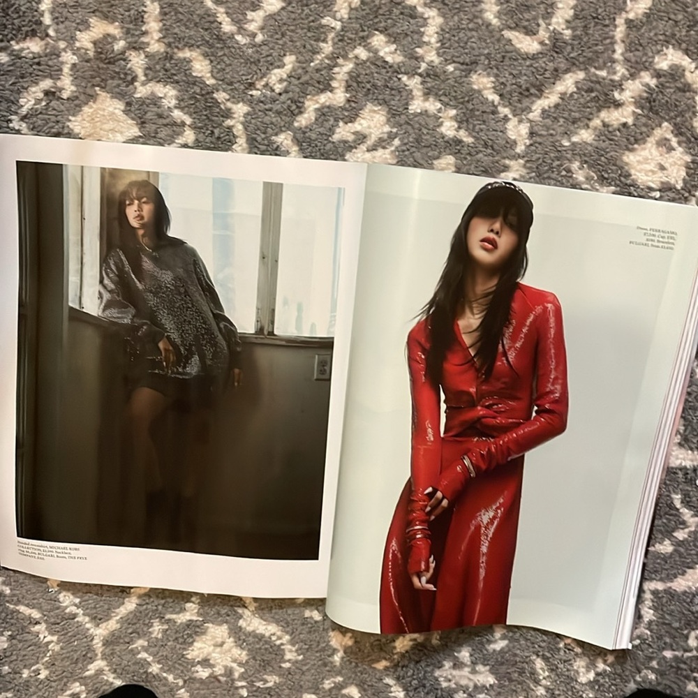 Elle x Blackpink Lisa Lalisa magazine - Picture 3 of 7